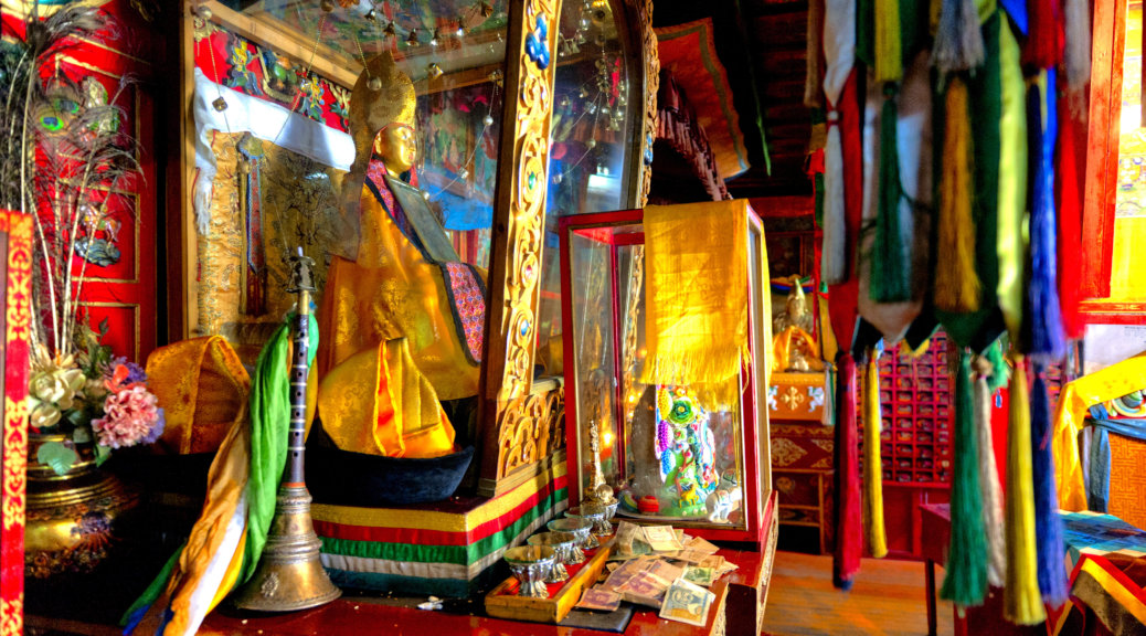 モンゴル　チベット仏教