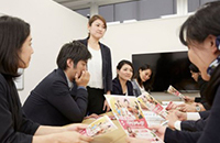 男女比率は5:5です。