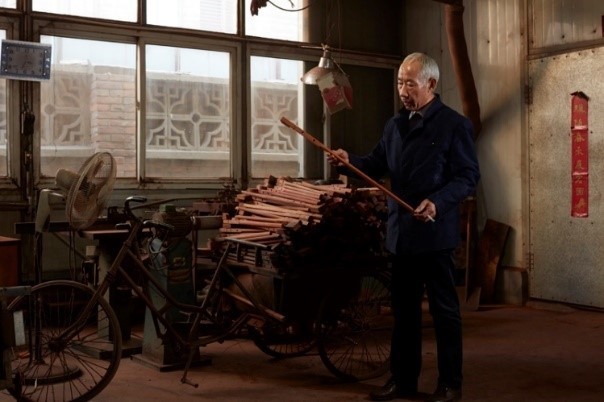 建物, 男, 女性, 自転車 が含まれている画像
自動的に生成された説明