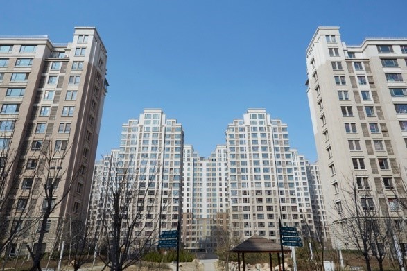 屋外, 建物, 市, 背の高い が含まれている画像
自動的に生成された説明